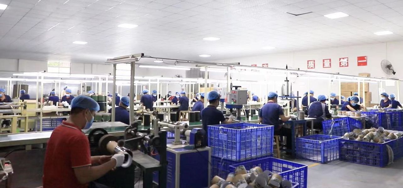 Dongguan Yongjian Paper Products Co., Ltd linia produkcyjna producenta