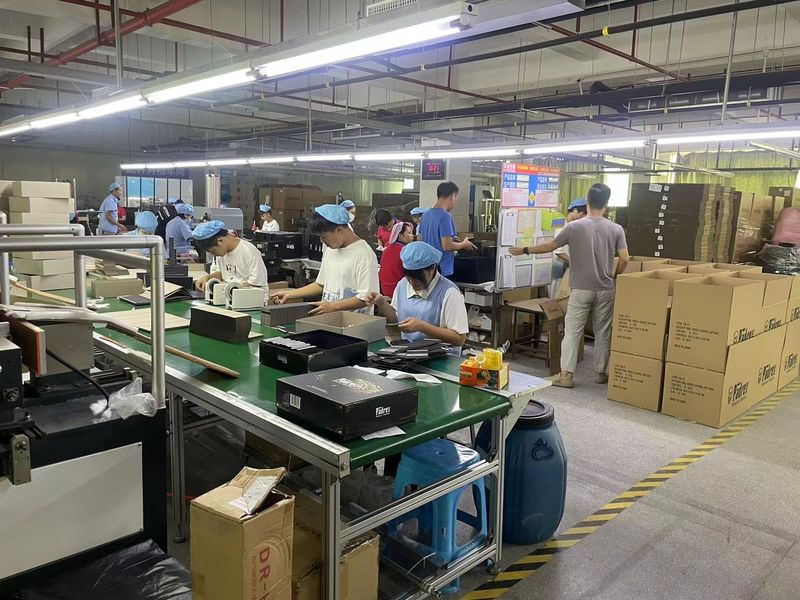 Dongguan Yongjian Paper Products Co., Ltd linia produkcyjna producenta