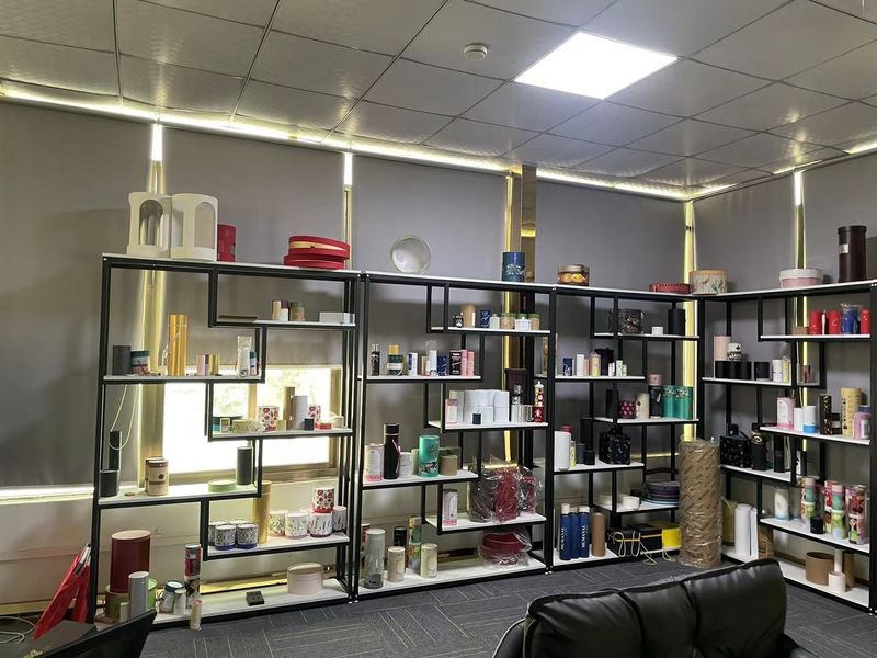 Dongguan Yongjian Paper Products Co., Ltd linia produkcyjna producenta